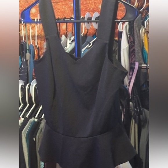 🌸♡ Discreet Black Peplum Tank Top | Size L 🌸♡ - Picture 2 of 4